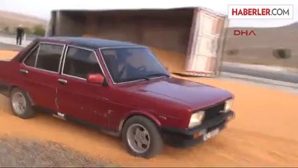 Karayolu Mısır Tarlasına Döndü
