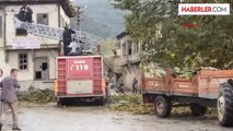 Sakarya'da Şiddetli Yağış ve Fırtına Ağaçları İkiye Böldü Meyve ve Sebze Bahçelerine Zarar Verdi