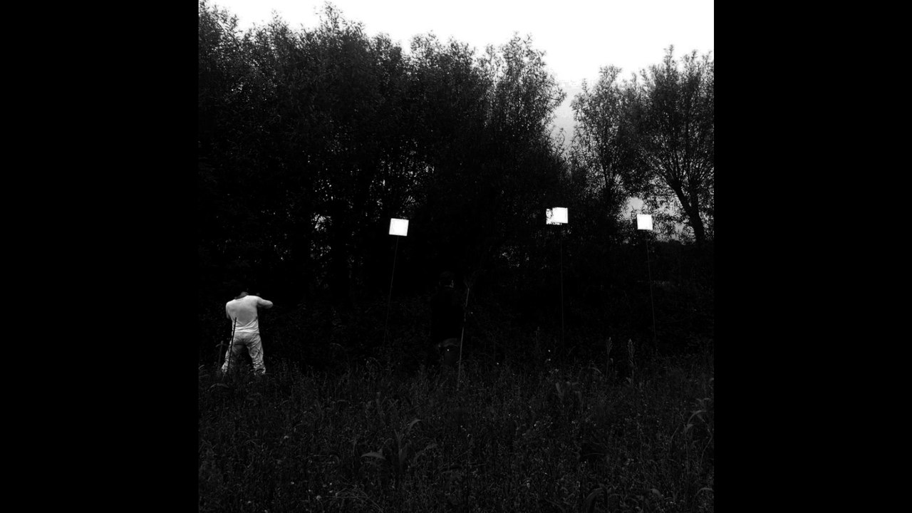 L'eau qui dort _L'homme qui dresse # Makof JANVRY DEPLACEMENT face carré 25 BW son 2