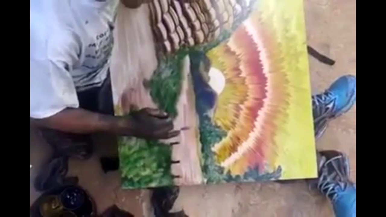 Un homme nous montre comment peindre avec ses doigts