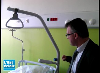Visite d'une chambre de l'hôpital en avant première