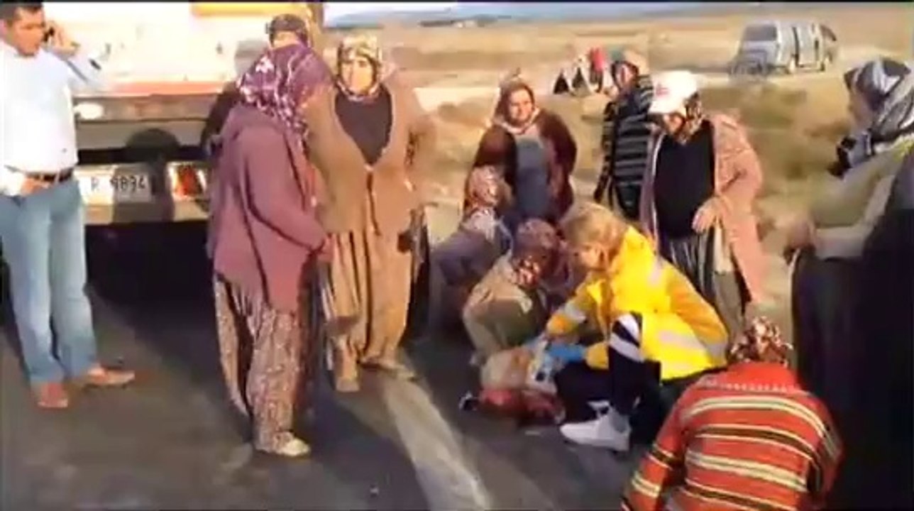 Tarım işçilerini taşıyan kamyonet tıra çarptı- 6 yaralı - KonyaMesaj.com