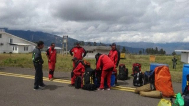 Rescuers help man trapped in 400m deep cave in Peru