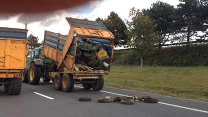 Des manifestants pour l'emploi font un feu sur la RN 12