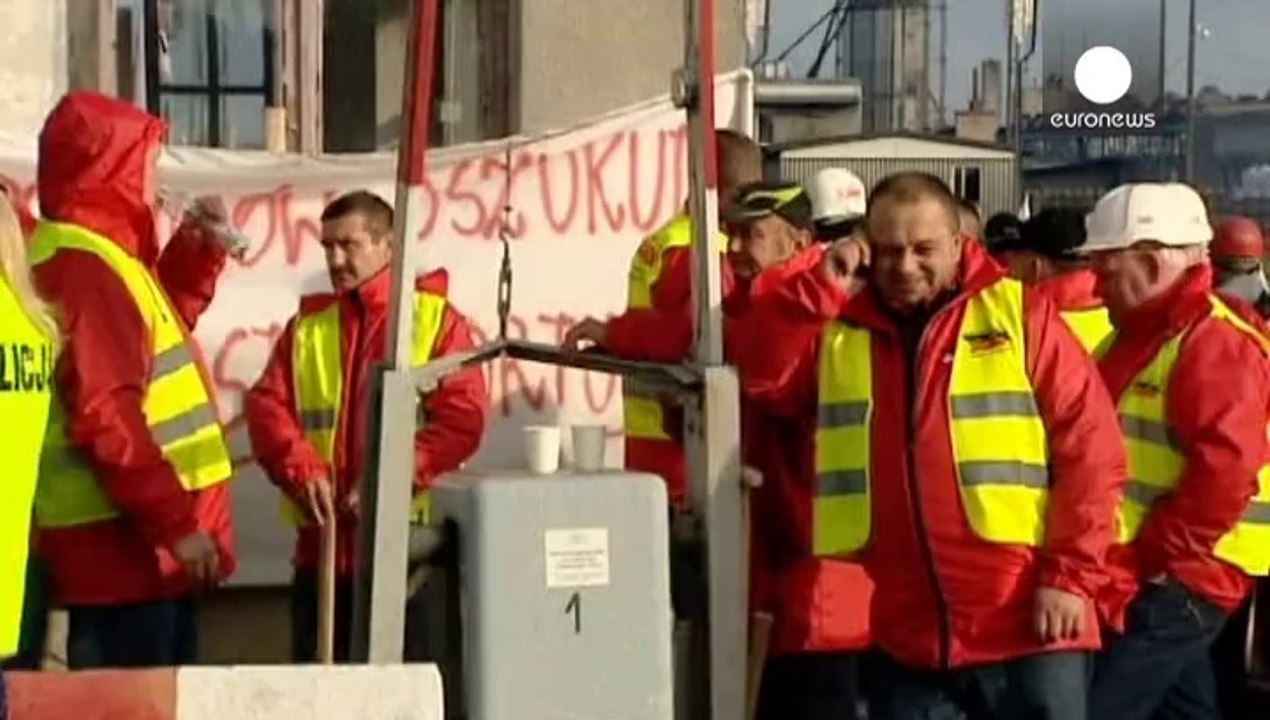 Des mineurs polonais bloquent les rails pour empêcher l'arrivée de charbon russe