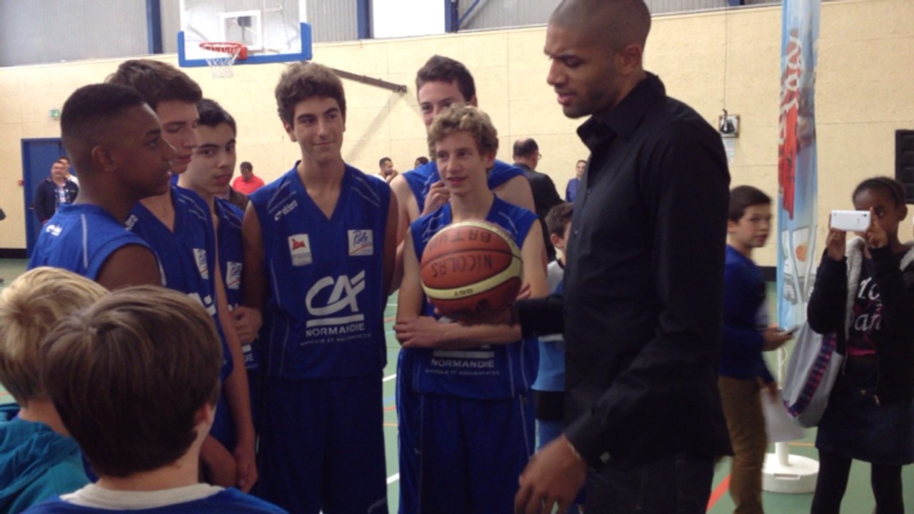 Nicolas Batum parraine de jeunes basketteurs