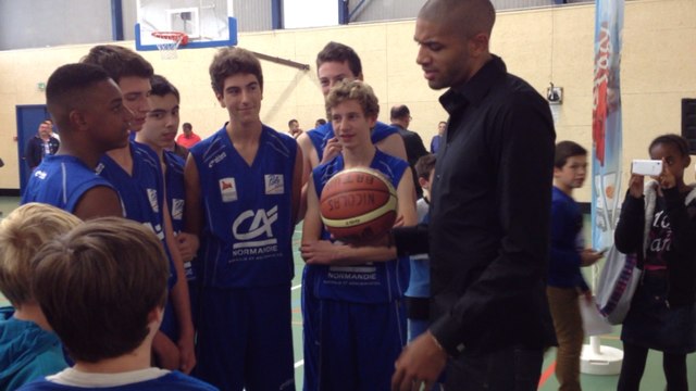 Nicolas Batum parraine de jeunes basketteurs