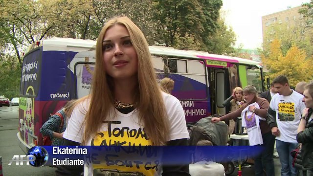 A Moscou, on échange ses t-shirts étrangers par patriotisme