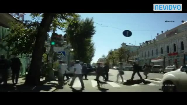 Yolun Ortasına Yatıp İntihar Etmeye Çalışan Adam