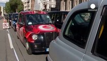 İngiliz taksi şoförleri başkentte eylem yaptı