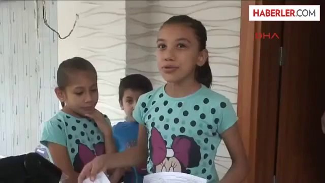 Çocuklarını Okula Kaydettirmek İçin Mücadele Ediyor