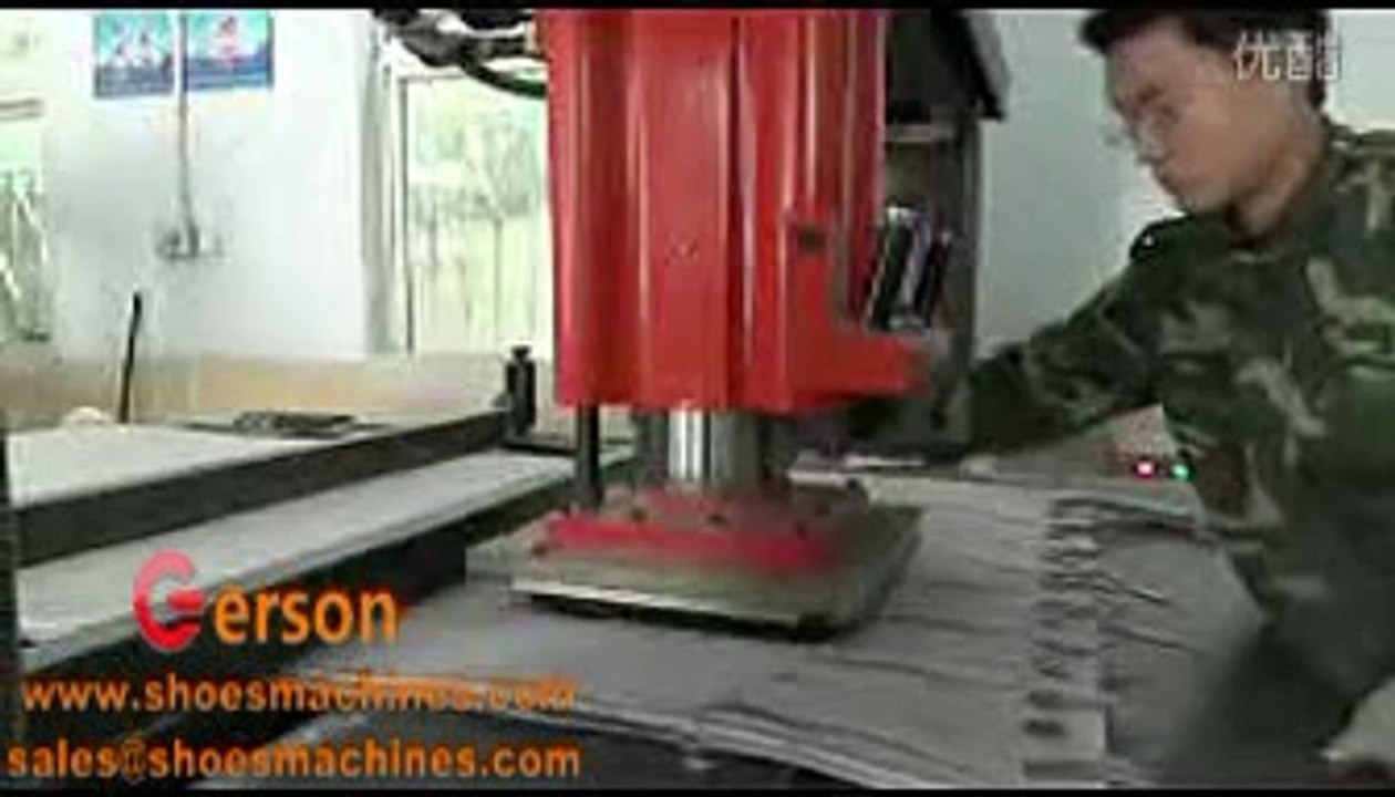 Automatic shoes insole die cutting press machine with traveling head