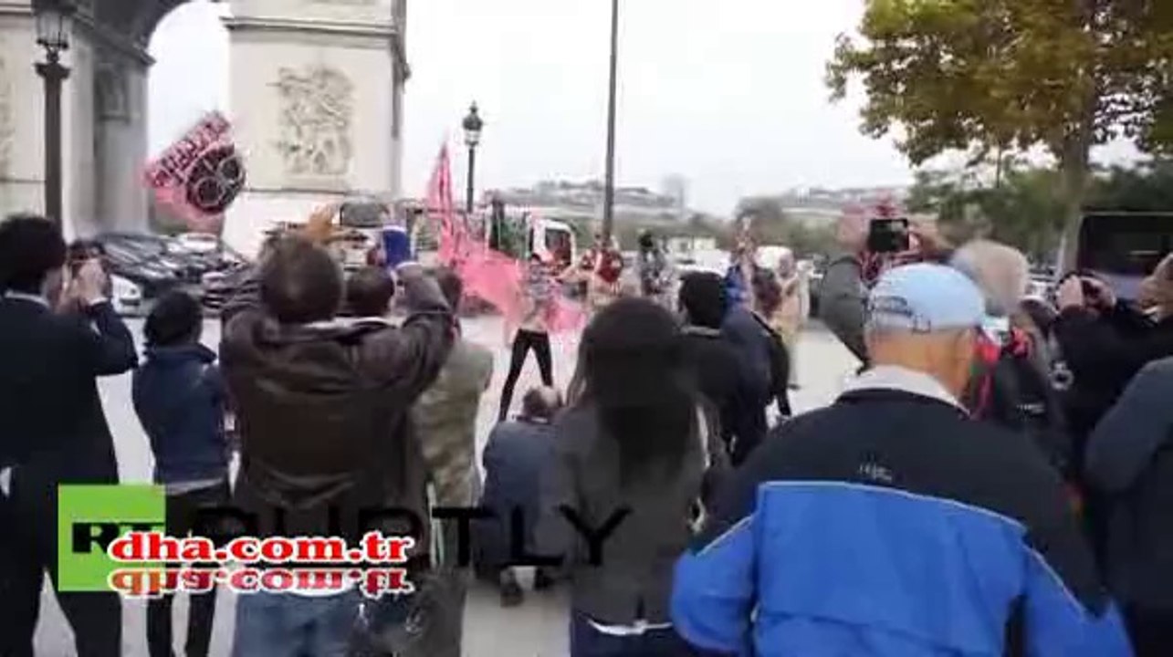 FEMEN, IŞİD'e karşı soyundu - KonyaMesaj.com