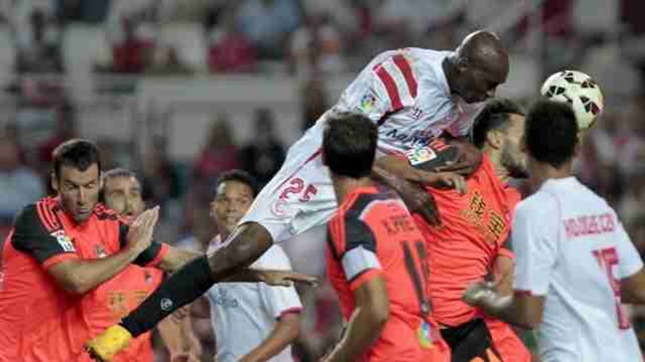 El Sevilla iguala con el Barça en cabeza, tras el empate de los blaugranas en Málaga