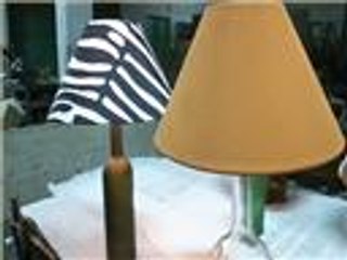 شبان مصريون يصنعون من الزجاجات المستعملة تحفا فنية