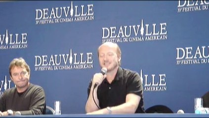 Paul Haggis en conférence de presse