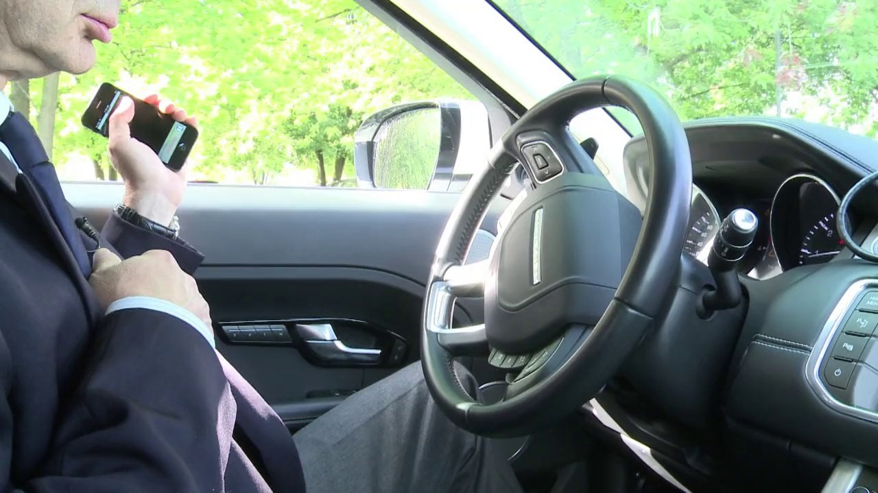 Valeo développe une voiture qui se gare toute seule