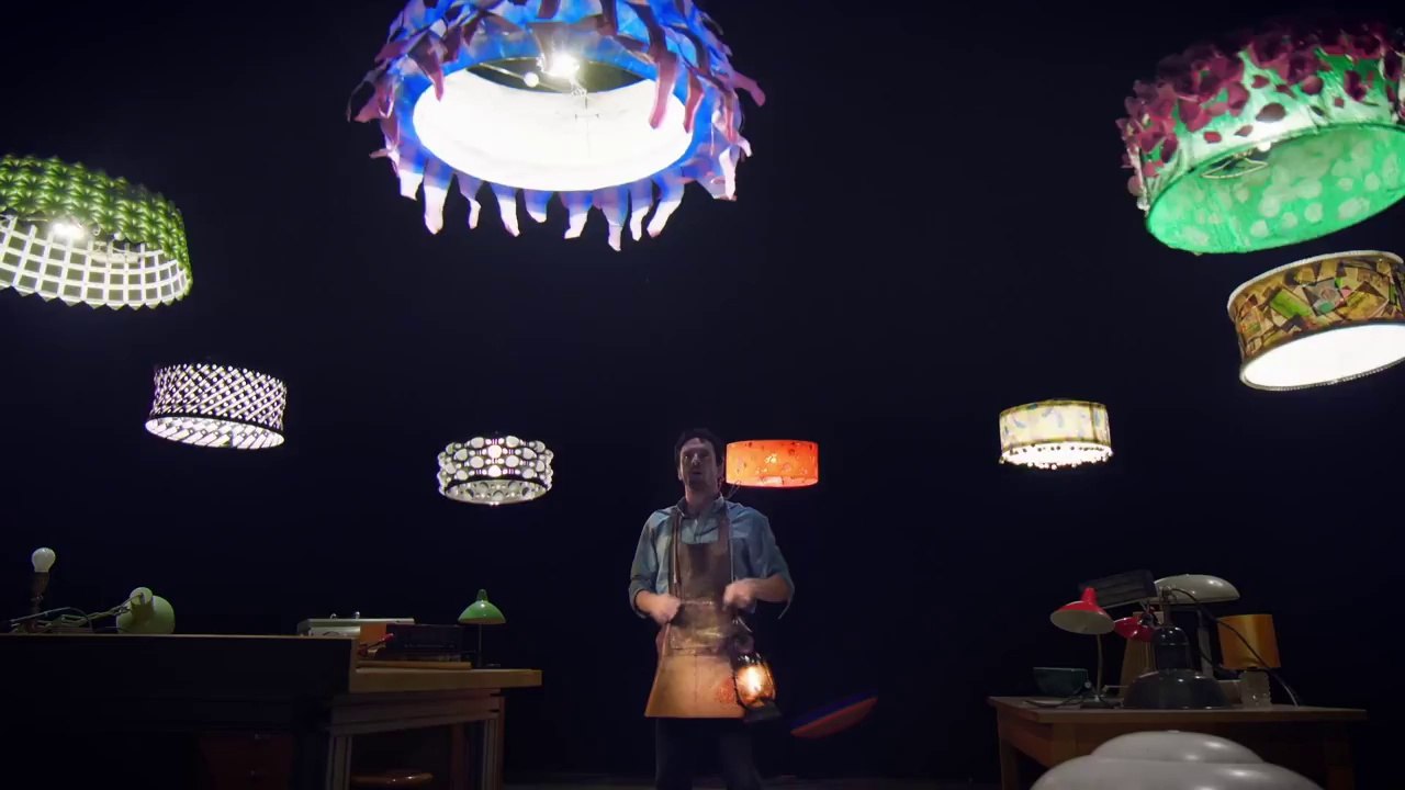 Court métrage magique : SPARKED - Abats- jour cachants des drônes!