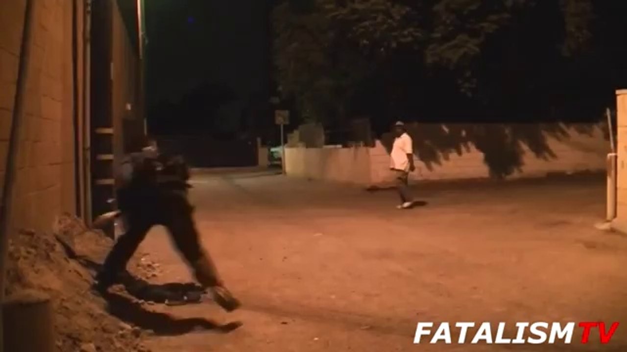 Serial Killer in the Hood - PRANKS GONE WRONG - Scary Prank - Pranks in the Hood - Funny Pranks 2014