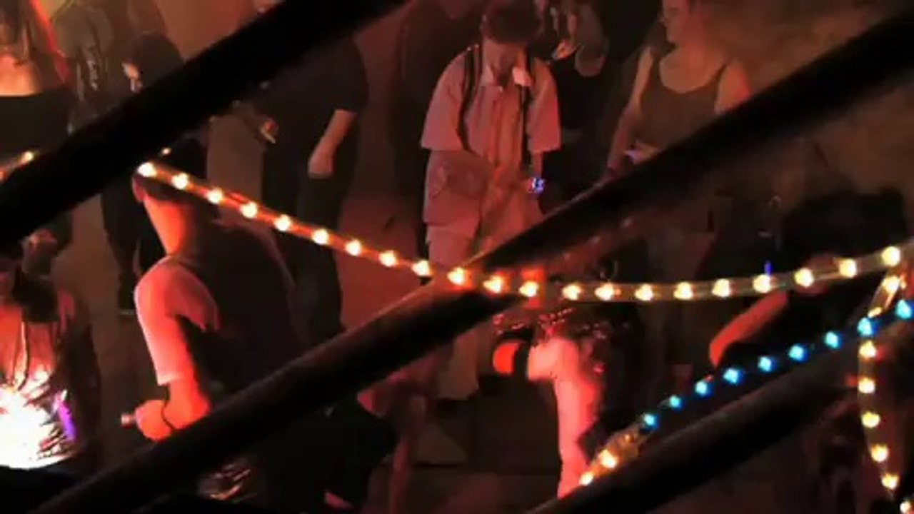 Sweatshop - Trailer (VO)