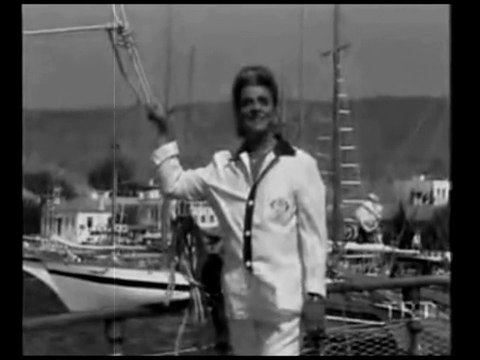 Aşk Bu Değil Yapma Güzel - Zeki Müren