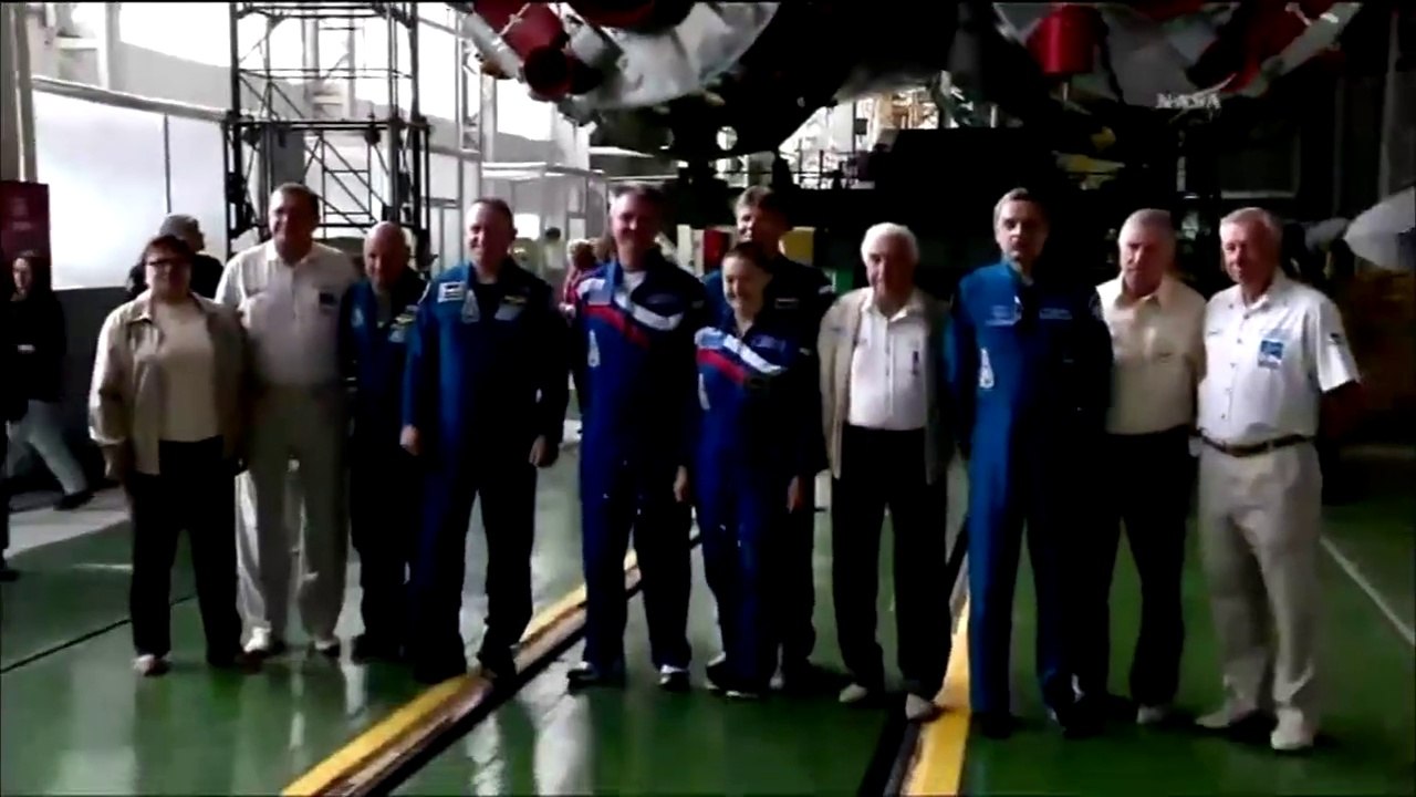 [ISS] Expedition 41 Crew Enter Soyuz TMA-14M for Fit Checks