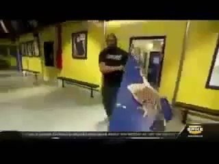 Kapıyla Derdi olan Adam