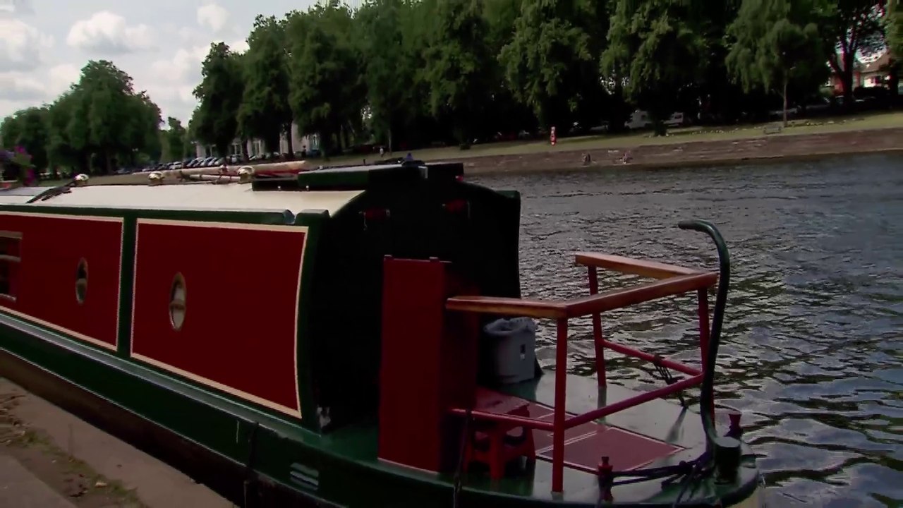 GHOST CAUGHT IN BOAT near honeymoon couple! Unseen ghost footage Real ghost videos