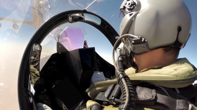 Premières images des nouvelles frappes aériennes françaises en Irak