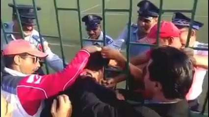 Stupid Man Stuck his Head in cage and the Police Officer laugh