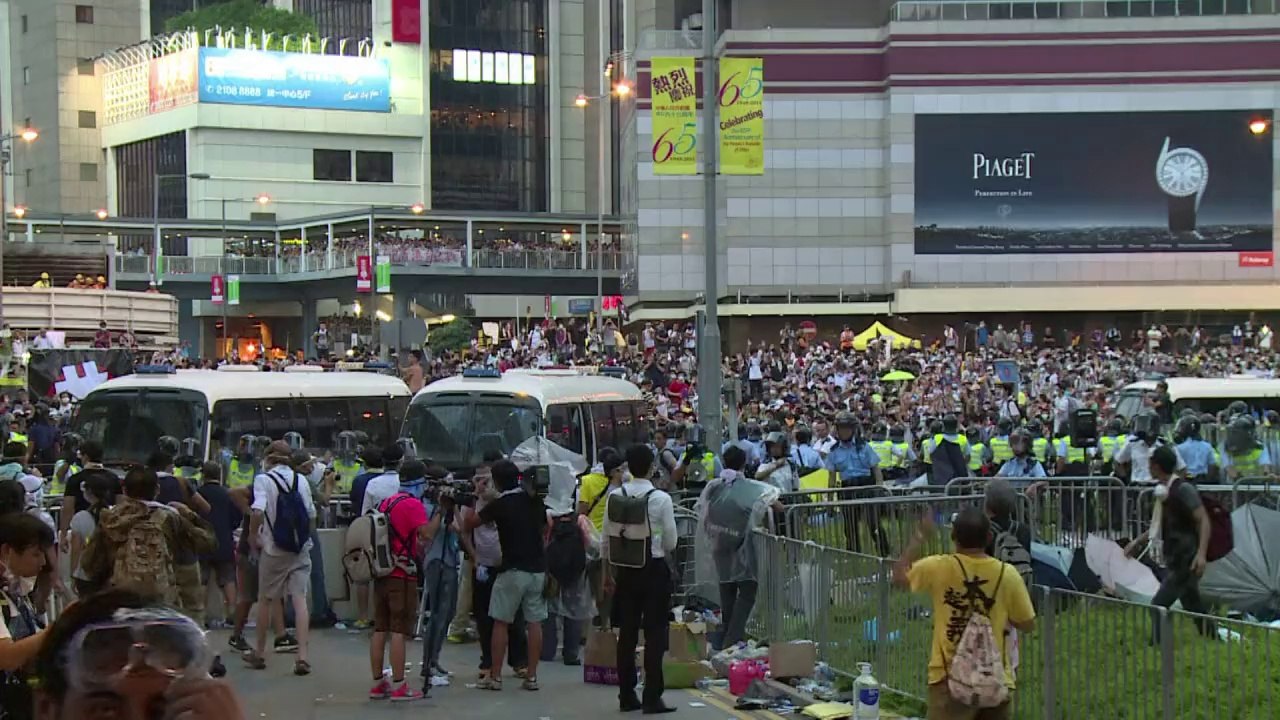 Confrontos aumentam tensão em Hong Kong