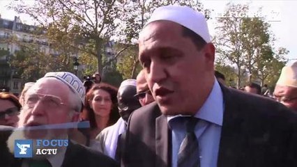 Manif anti-EI à Paris : "Ce ne sont pas ces barbares qui nous représentent"