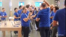 Tutti pazzi per l’iPhone 6: lunghe code all’Apple store di Roma