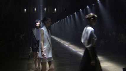 Le défilé Lanvin printemps-été 2015 en vidéo
