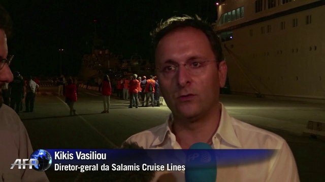 Refugiados sírios desembarcam no Chipre após resgate