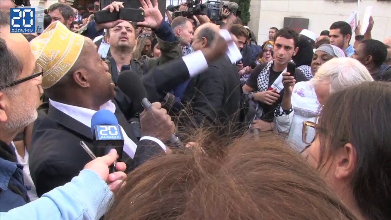 Hommage à Hervé Gourdel devant la Grande Mosquée de Paris