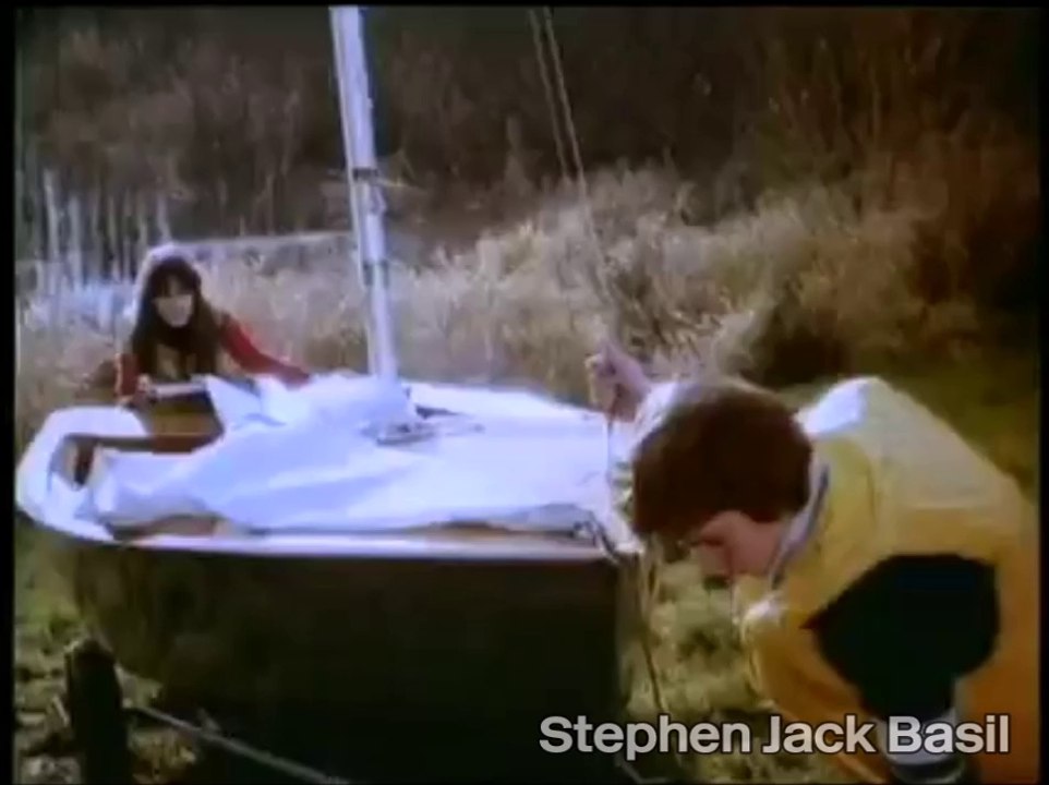 1980s Public Information Film – Play Safe, Overhead Powerlines