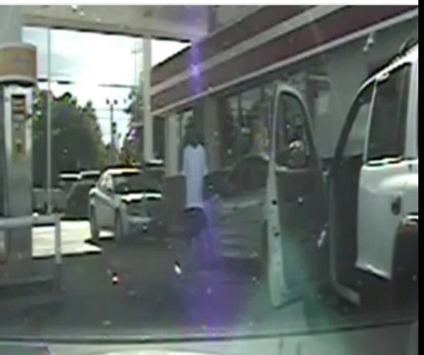 Crazy american cop shooting disarmed guy without reason!