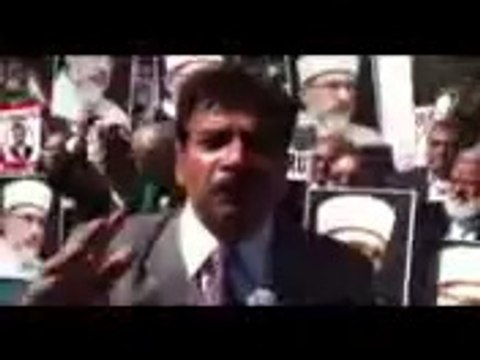 During PAT & PTI Protest at UN Assembly Pakistani Blasted on Nawaz Shareef in front of Media