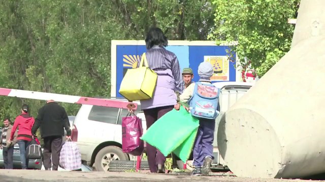 Rebels in eastern Ukraine keep border with Russia open