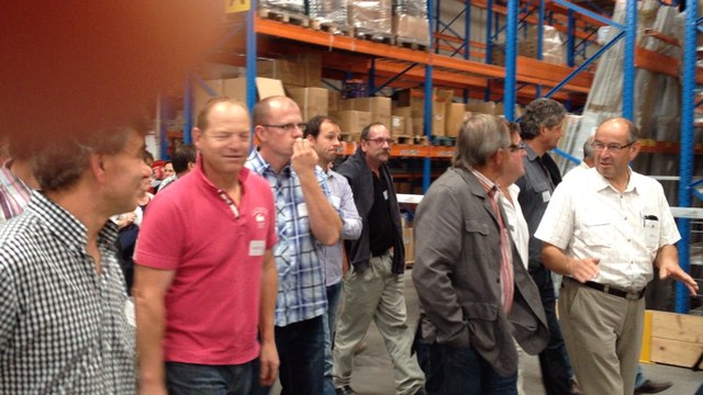 Visite de la plate-forme logistique d'Agrial à Sarceaux