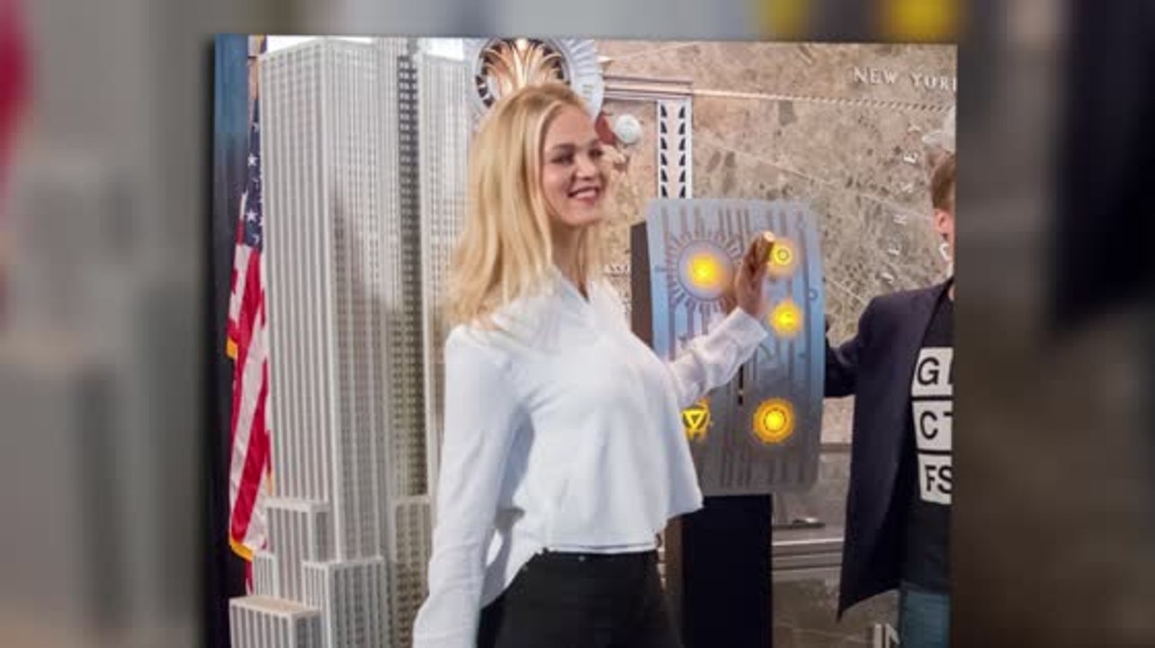 Victoria's Secret Model Erin Heatherton erhellt das Empire State Building.