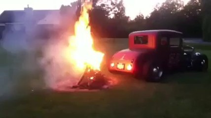Allumer un feu de camp avec un Roadster