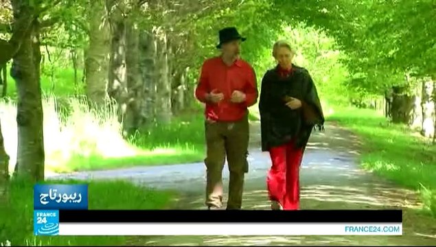 ريبورتاج - مدرسة فرنسية تعلم الأطفال حلب الماعز وزراعة النباتات