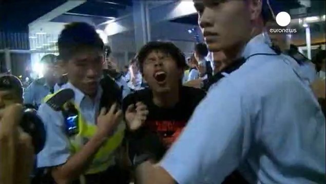 Гонконг: стычки студентов с полицией