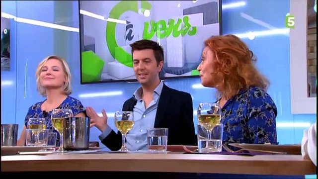 Anne-Elisabeth Lemoine et Diane Von Fürstenberg portent la même robe dans C à vous !