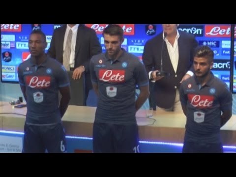 Arzano (NA) - False maglie di squadre di calcio, sigilli a opificio -2- (26.09.14)