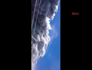 Dağa tırmanırken yanardağ patladı