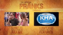 Virtual Reality Gorilla Prank - Feature Friday - Pranks Channel