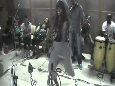 demo de danse par les danseuses de serge beynaud